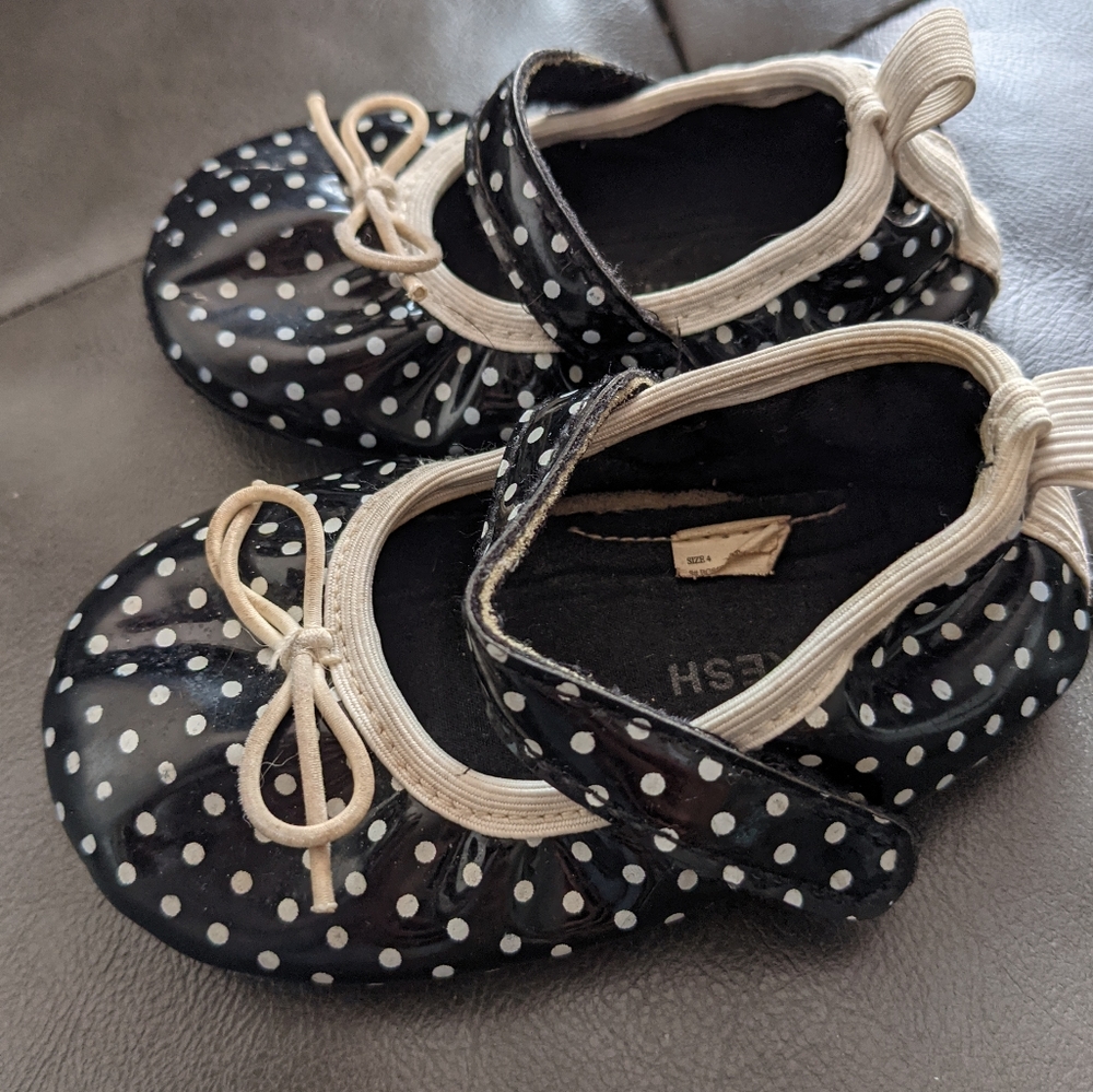 Black & white polka dot velcro baby shoes